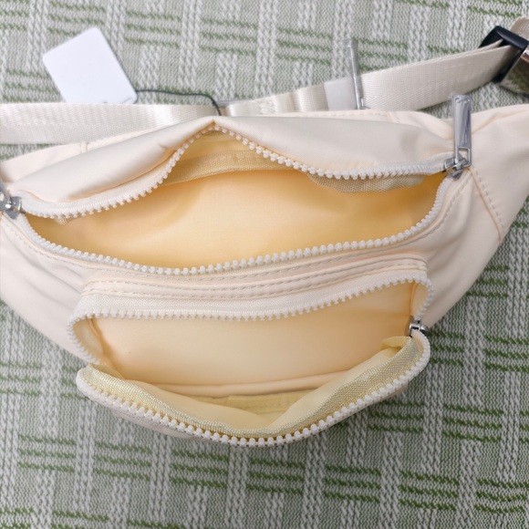 ALO Yoga Explorer Fanny Pack - Adjustable Waist/Shoulder Strap 3L Nylon - Picture 4 of 5